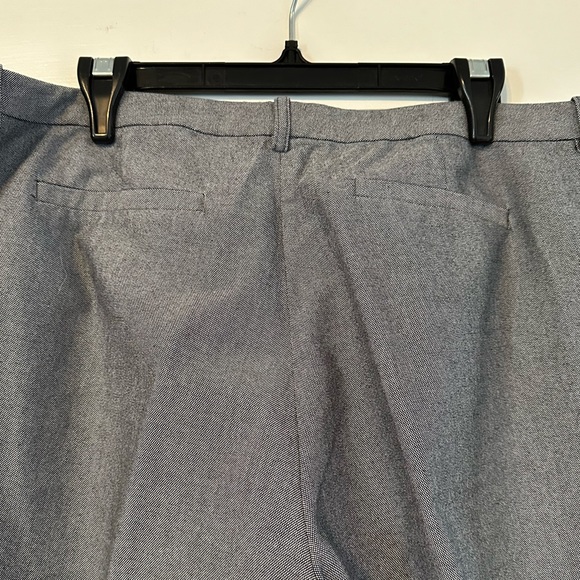 Grey capri pants - Picture 2 of 4